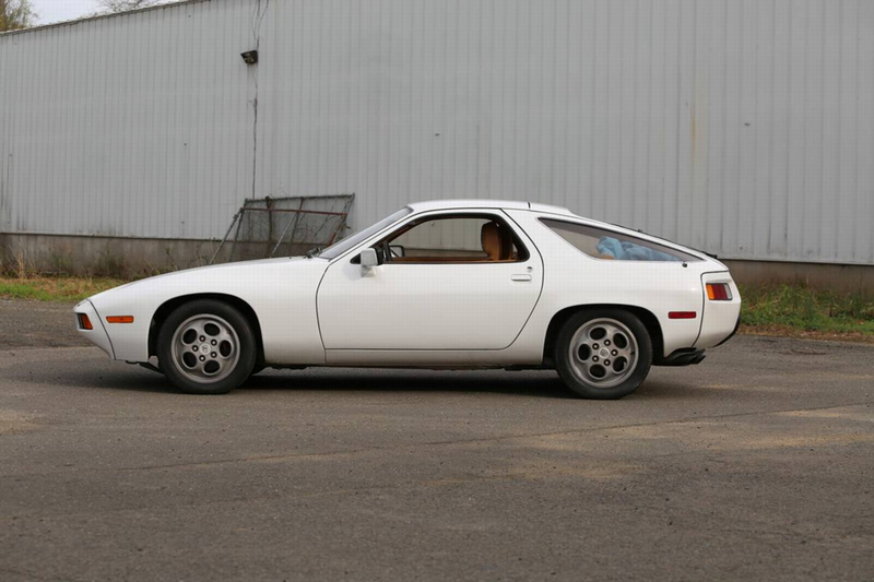 Illustration for article titled At $7,500, Could This 1978 Porsche 928 Have You Singing Wake Up Little Butzi?